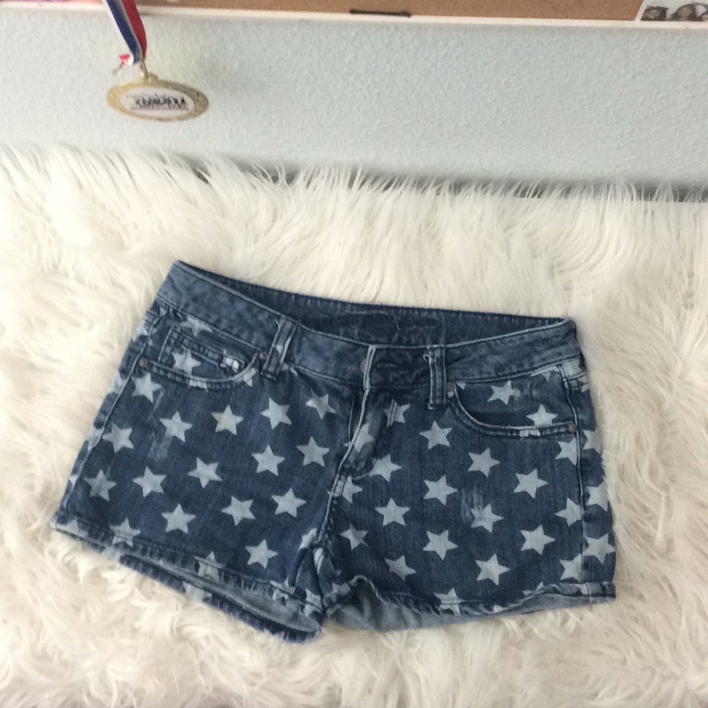 Shorts with white stars. Perfect for the summer